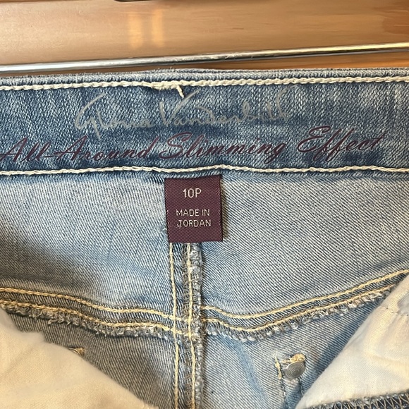 Gloria Vanderbilt Women's Mid Rise Straight Leg Crop Length Jean in Light Wash - Picture 3 of 6